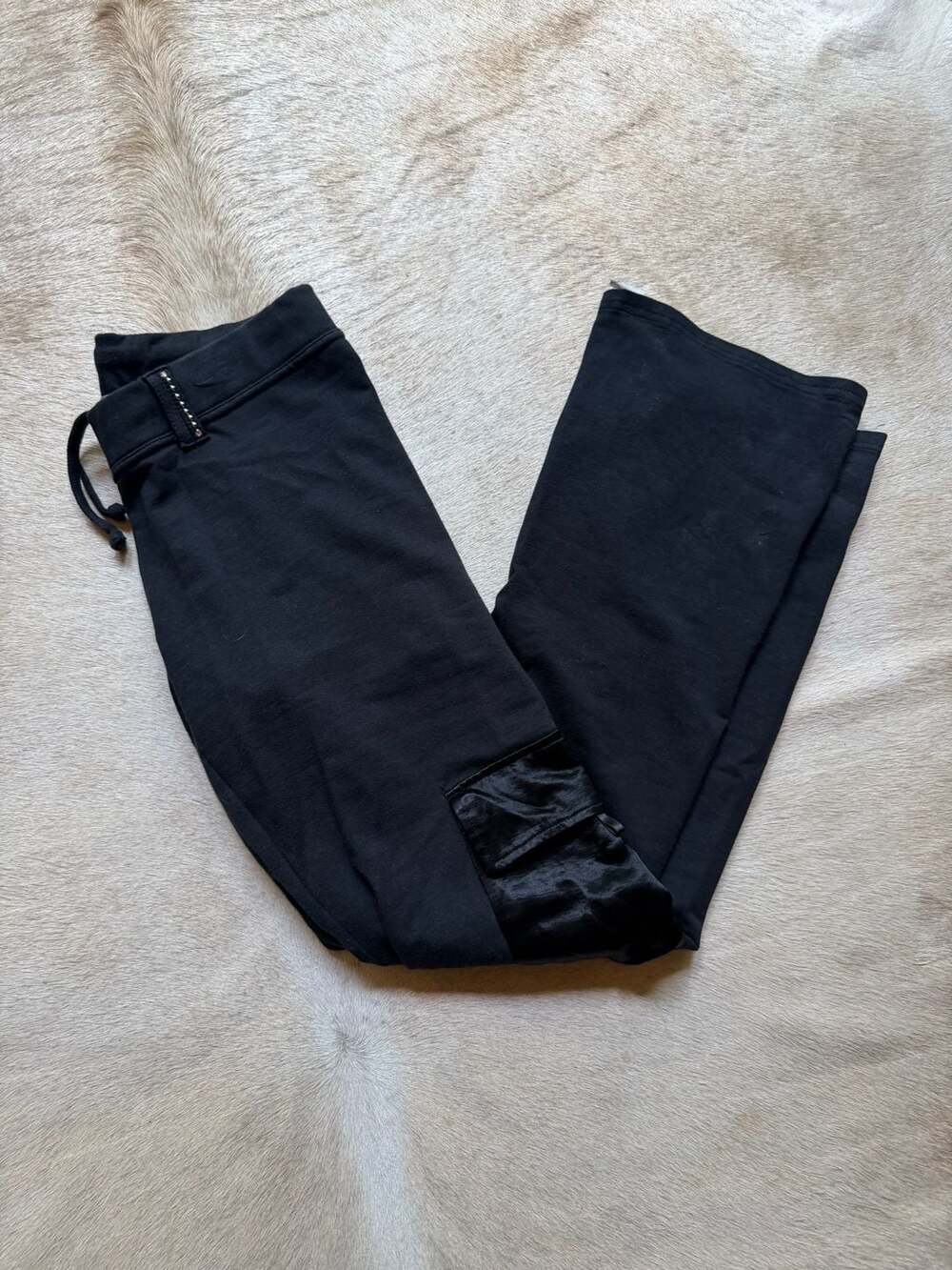 Bejeweled by Susan Fixel Women's Black Cargo Pants with Satin Pockets y2k 2000’s